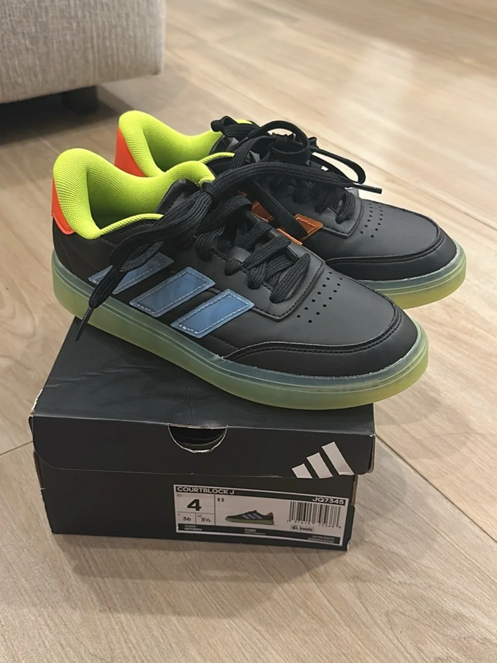 Adidas Big Kids CourtBlock J Tennis Shoes size 4